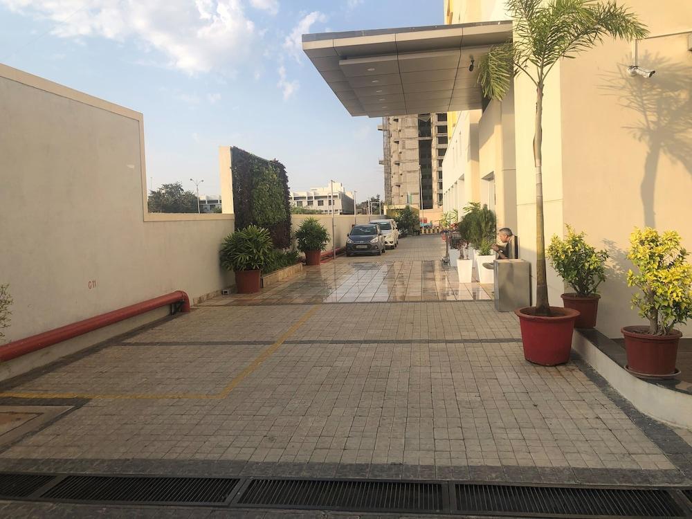 Holiday Inn Express Nashik Indira Nagar By Ihg Exterior photo
